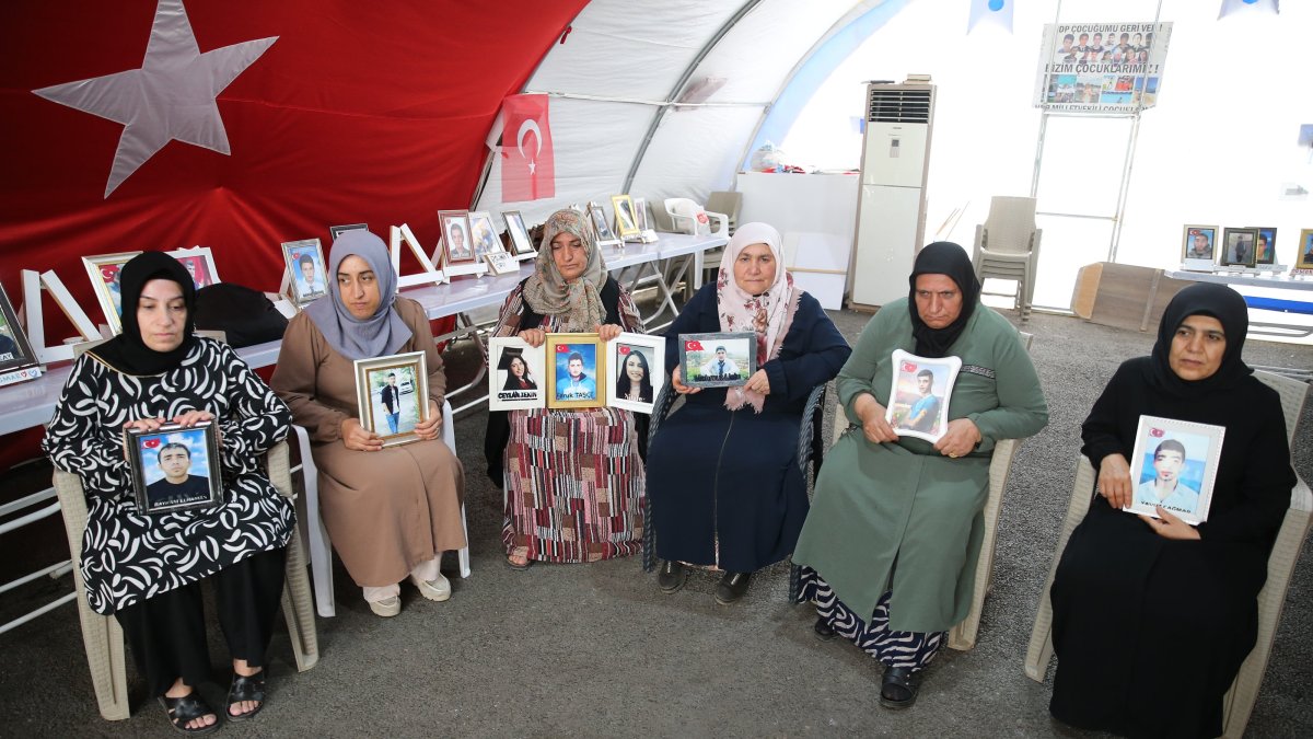 &quot;Diyarbakır Mothers&quot; hold the photos of their children brainwashed by the PKK, in Diyarbakır, southeastern Türkiye, Sept. 3, 2025. (AA Photo)