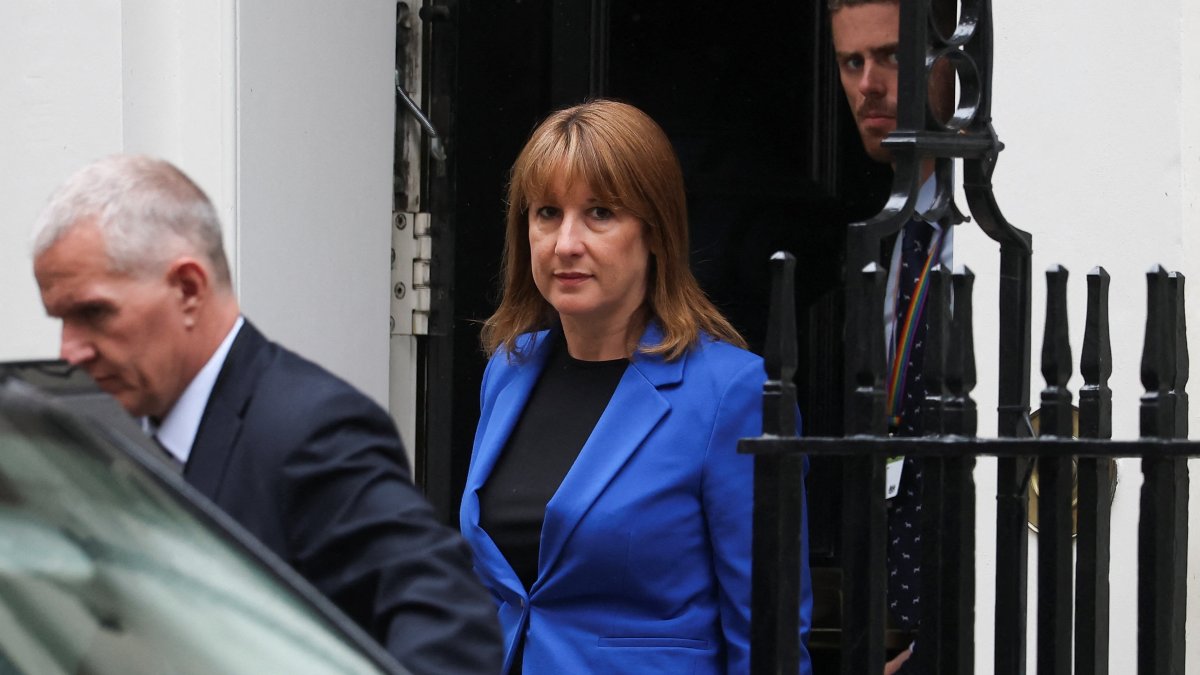 Britain's Chancellor of the Exchequer Rachel Reeves leaves Number 11 Downing Street following a cabinet meeting at Number 10, London, Britain, Sept. 2, 2025. (Reuters Photo)