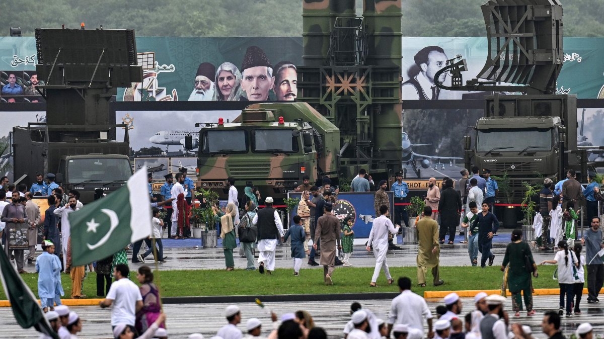  People gather around an army air defense system on display at a military exhibition during Independence Day celebrations in Islamabad, Aug.14, 2025. (AFP Photo)
