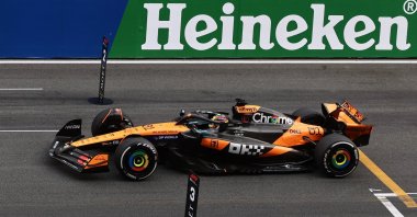 McLaren&#039;s Australian driver Oscar Piastri leads during the Formula One Dutch Grand Prix at The Circuit Zandvoort, Netherlands, Aug. 31, 2025. (AFP Photo)