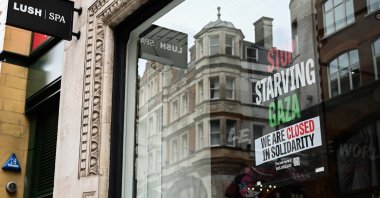 British cosmetics chain Lush closes its shop in London, in solidarity with Gaza, Sept. 3, 2025. (AA Photo)