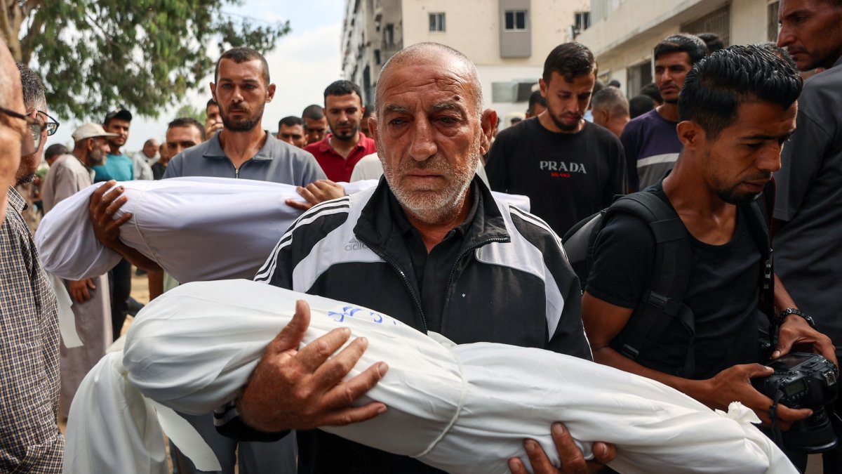 Palestinian men carry the shrouded bodies of children killed in Israeli strikes on Gaza City at dawn, during a funeral procession outside the Al-Shifa hospital, the Gaza Strip, Palestine, Sept. 4, 2025. (AFP Photo)