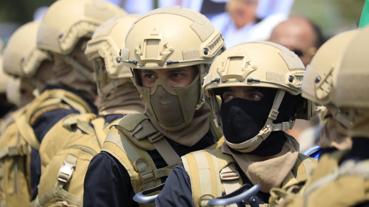 Houthi fighters stand guard during the funeral of senior Houthi officials killed in recent Israeli strikes, in Sana&#039;a, Yemen, Sept. 1, 2025. (EPA Photo)