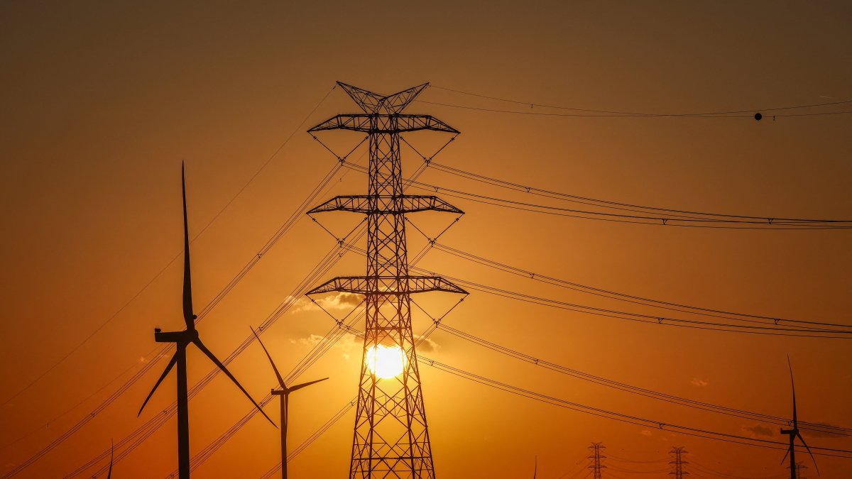 The sun sets behind wind turbines in Silivri, Istanbul, Türkiye, Aug. 16, 2025. (Reuters Photo)