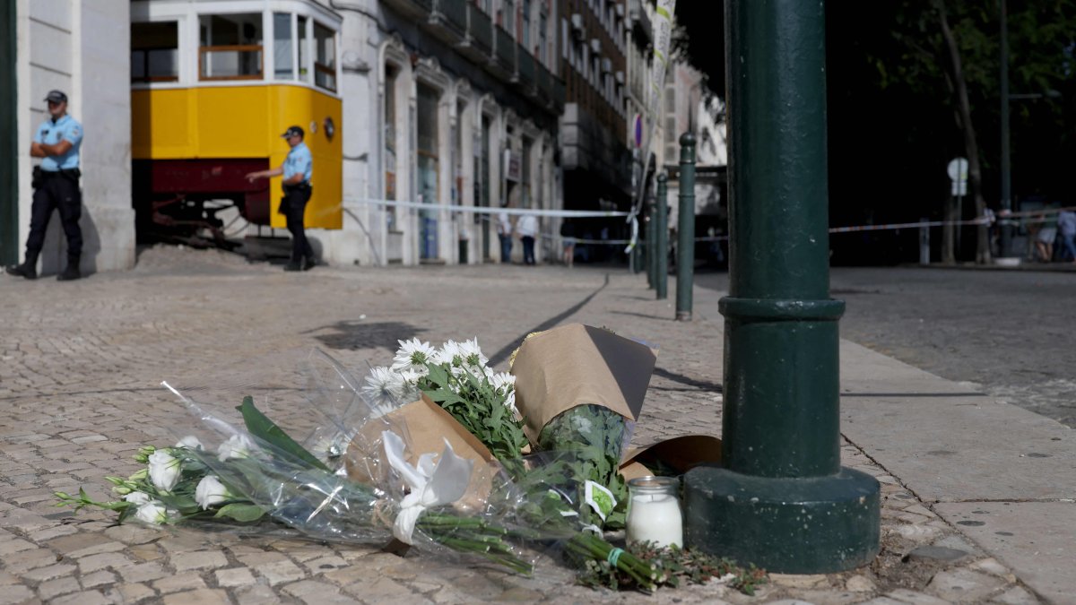 Flowers in tribute to the victims are pictured on the site of the Gloria funicular railway a day after the accident in Lisbon, Portugal, Sept. 4, 2025. (AFP Photo)
