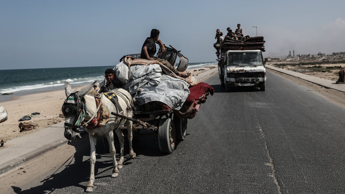 War-displaced Palestinians move along a coastal highway toward northern Gaza from central Gaza City, Gaza Strip, Palestine, Sept. 4, 2025. (AA Photo)