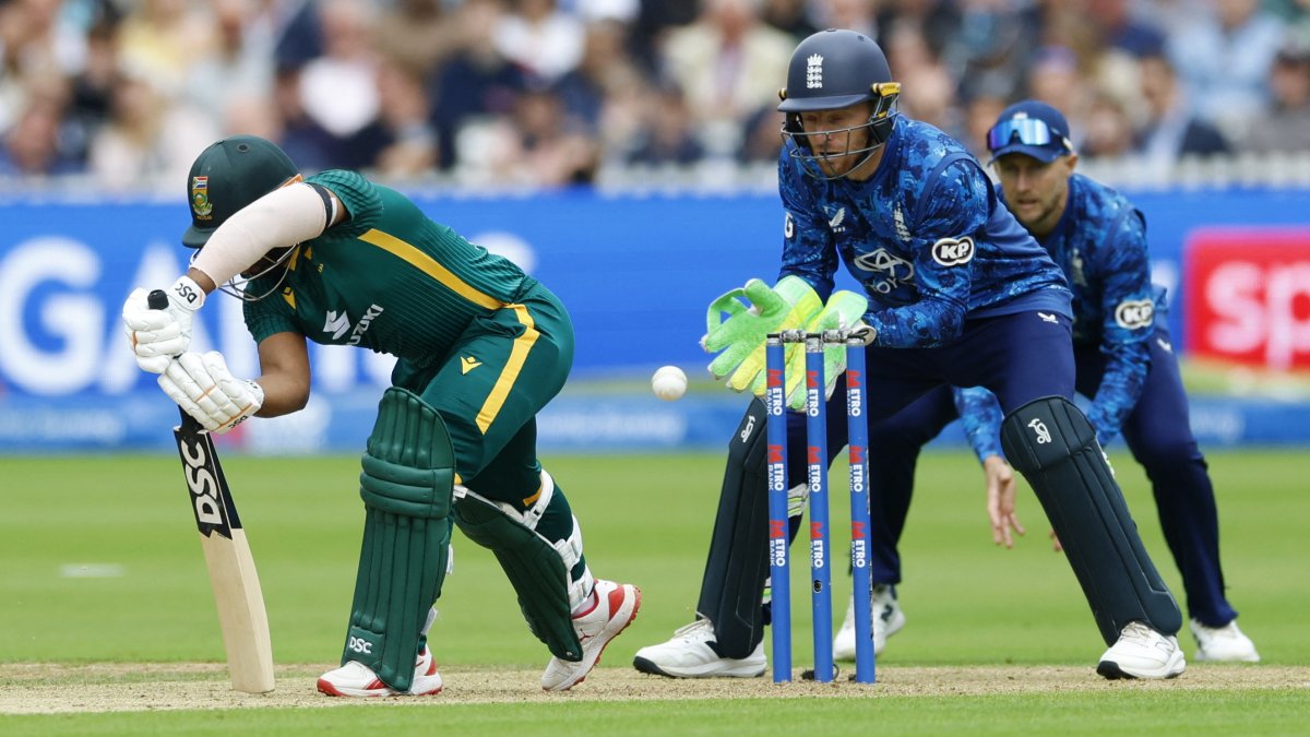 South Africa's Temba Bavuma in action before losing his wicket, caught out by England's Jos Buttler off the bowling of Adil Rashid, second One Day International, Lord's Cricket Ground, London, U.K., Sept. 4, 2025. (AFP Photo)