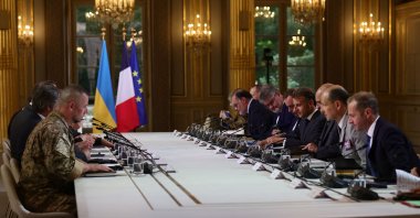 French President Emmanuel Macron (C-R) holds a working meeting with Ukraine&#039;s President Volodymyr Zelenskyy to provide military support to Ukraine as part of the so-called Coalition of the Willing, counting some 30 countries, at the Elysee Presidential Palace, Paris, France, Sept. 3, 2025. (AFP Photo)