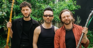 Renowned Turkish singer Mabel Matiz (C) with France-based electronic group Ko Shin Moon. (Courtesy of Hakan Uç)