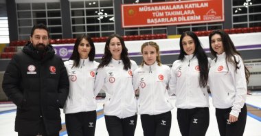 The Turkish women’s national curling team poses for a photo at the Oslo Curling Cup, Oslo, Norway, Sept. 3, 2025. (IHA Photo)