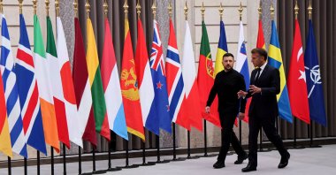 French President Emmanuel Macron and Ukrainian President Volodymyr Zelenskyy (L) walk together at the Elysee presidential palace in Paris, France, Sept. 4, 2025. (Reuters Photo)