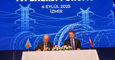 Energy and Natural Resources Alparslan Bayraktar (R) and Azerbaijan&#039;s Energy Minister Parviz Shahbazov ink a protocol at the 4th Türkiye-Azerbaijan Energy Forum, Izmir, western Türkiye, Sept. 4, 2025. (AA Photo)