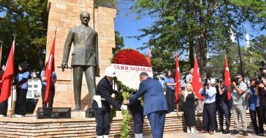Deputy parliamentary speaker Bekir Bozdağ lays a wreath at the Atatürk Monument in Sivas, central Türkiye, Sept. 4, 2025. (DHA Photo)