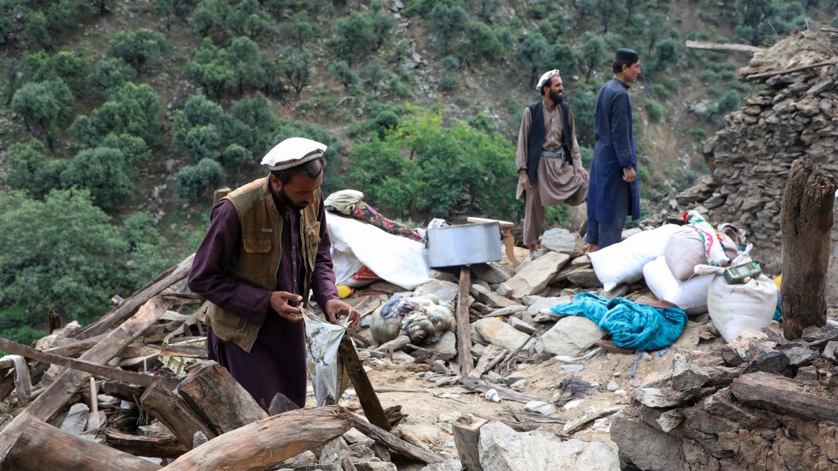 Afghans search for remnants of damaged houses after earthquakes in Nurgal district, Kunar province, Afghanistan, Sept. 4, 2025. (AFP Photo)