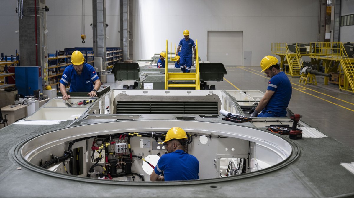 Technicians work on components at BMC&#039;s production facility, where mass production of Türkiye&#039;s indigenous Altay main battle tank is underway, Ankara, Türkiye, Sept. 4, 2025. (AA Photo)