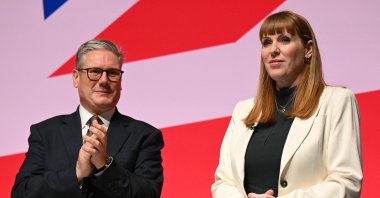 Britain&#039;s Prime Minister Keir Starmer applauds Deputy Prime Minister, and Secretary of State for Housing, Communities and Local Government Angela Rayner (R) on stage on the first full day of the annual Labour Party conference in Liverpool, north-west England, Sept. 22, 2024. (AFP Photo)