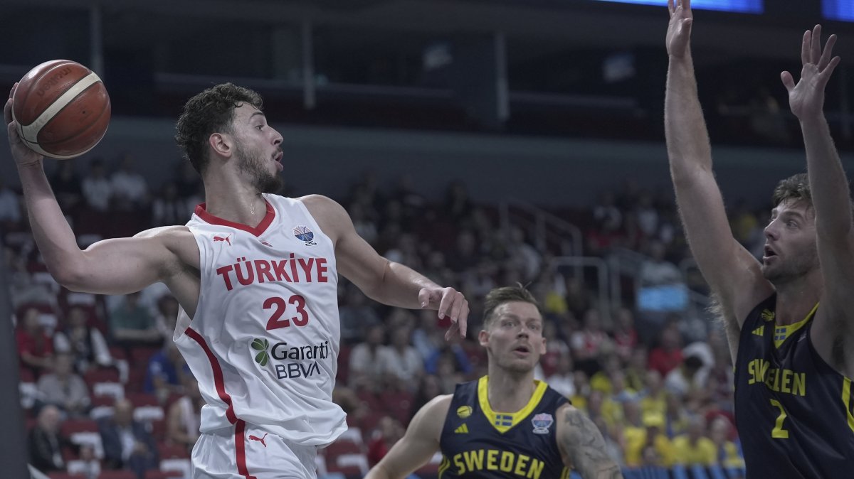 Türkiye&#039;s Alperen Şengün in action with Sweden&#039;s Adam Ramstedt at Xiaomi Arena, in Riga, Latvia, Sept. 6, 2025. (AA Photo)