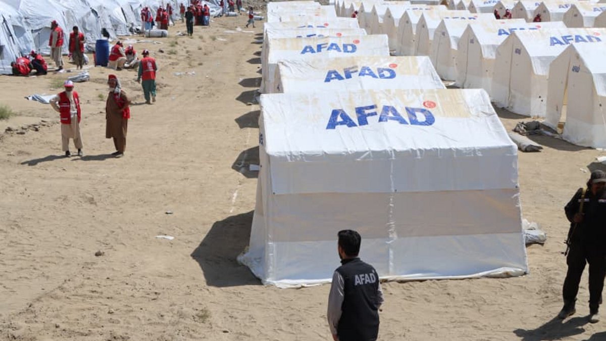 The Disaster and Emergency Management Authority (AFAD) sets up emergency tents for families affected by the earthquake in Afghanistan, Sept. 6, 2025. (AA Photo)