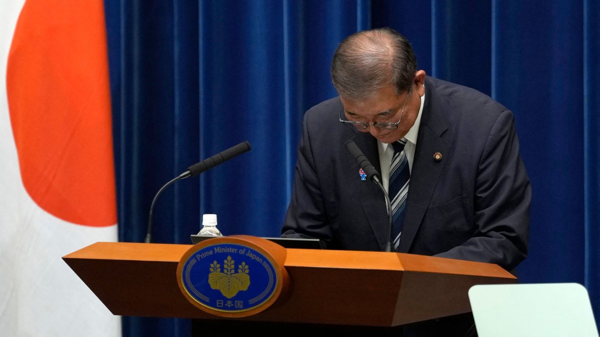 Japan&#039;s Prime Minister Shigeru Ishiba bows during a press conference at the prime minister&#039;s office in Tokyo, Japan, Sept. 7, 2025. (AFP Photo)