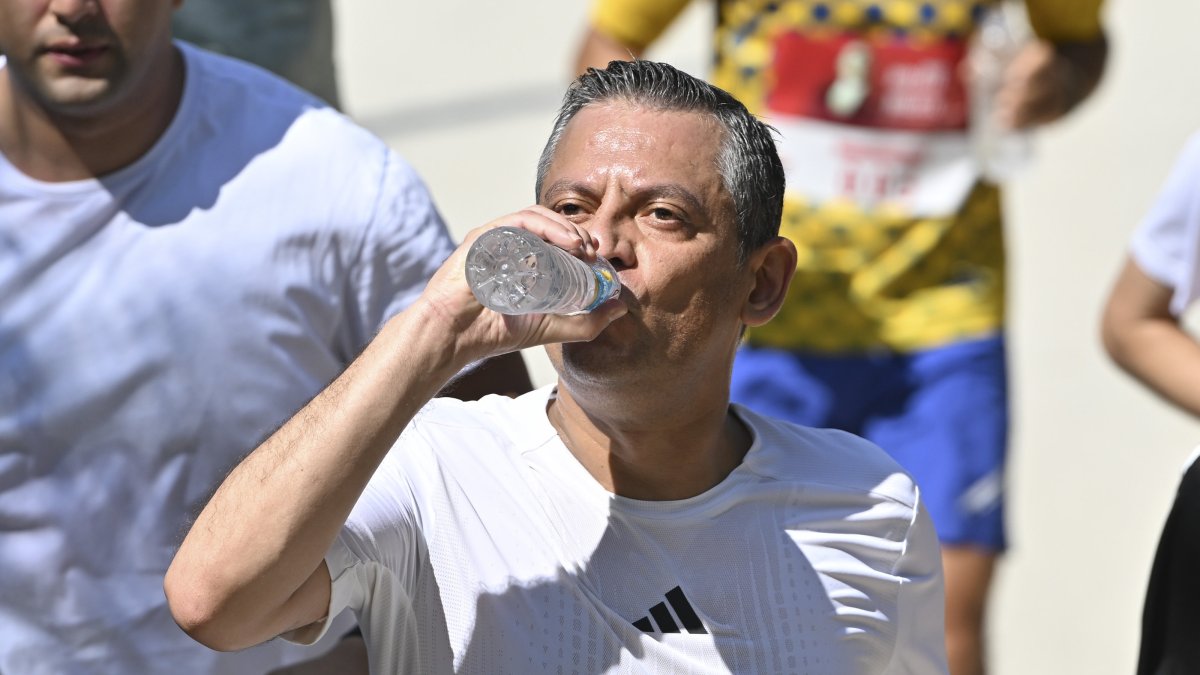 Republican People&#039;s Party (CHP) Chair Özgür Özel drinks water during a run to honor his party&#039;s anniversary, Ankara, Türkiye, Sept. 7, 2025. (AA Photo)