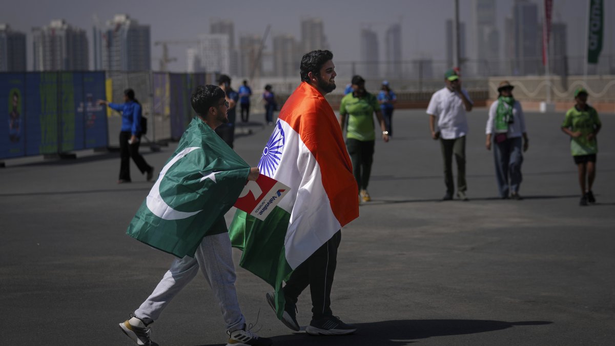 India and Pakistani fans arrive together to watch the ICC Champions Trophy cricket match, Dubai, UAE, Feb. 23, 2025. (AP Photo)