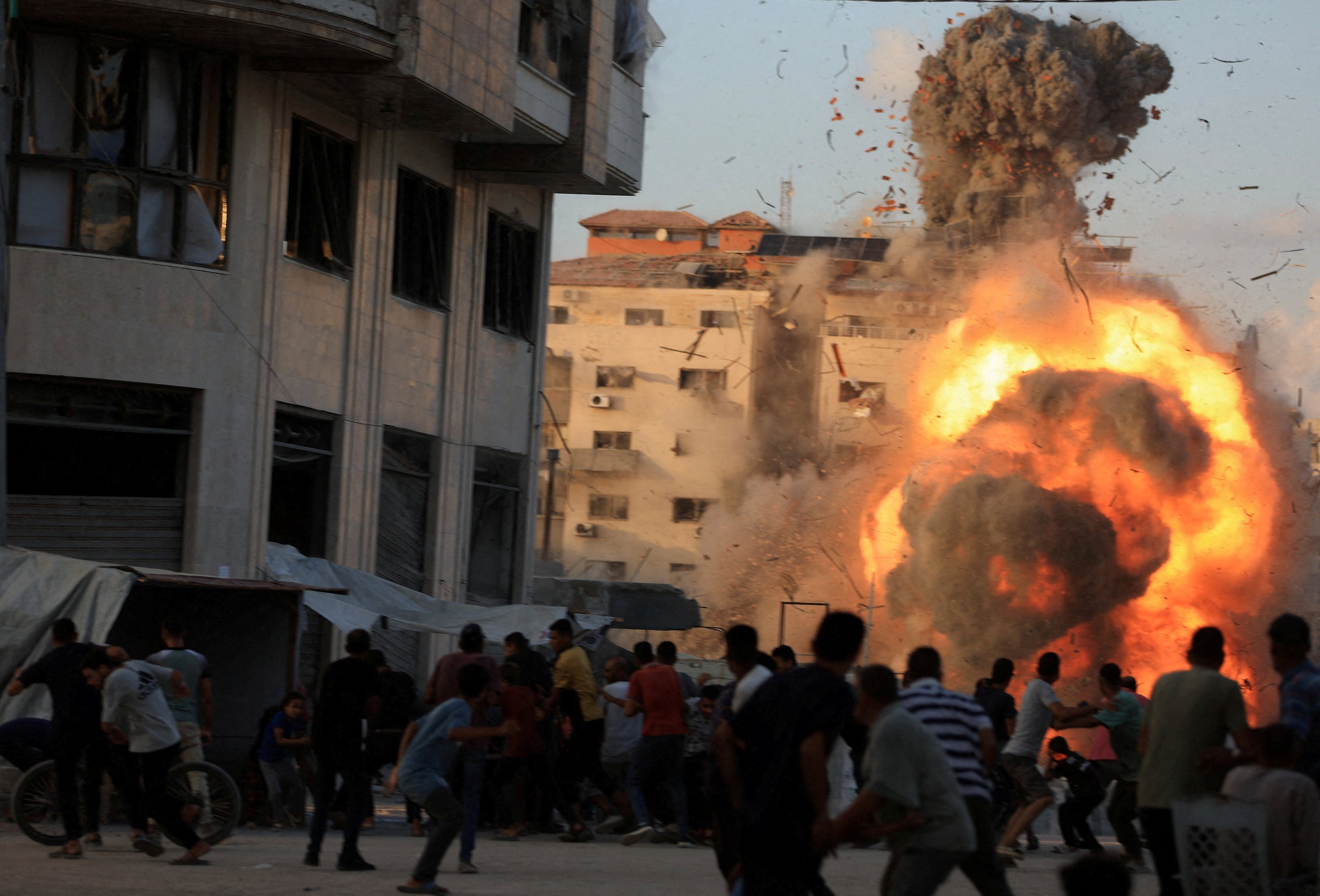 Israel threatens destruction of Gaza in 'hurricane' of strikes