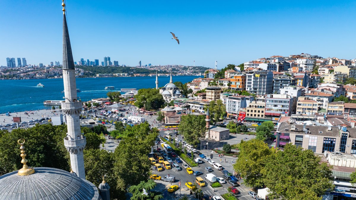 An aerial view showing Üsküdar Square and the nearby coastline, Istanbul, Türkiye, July 17, 2025. (Shutterstock Photo)