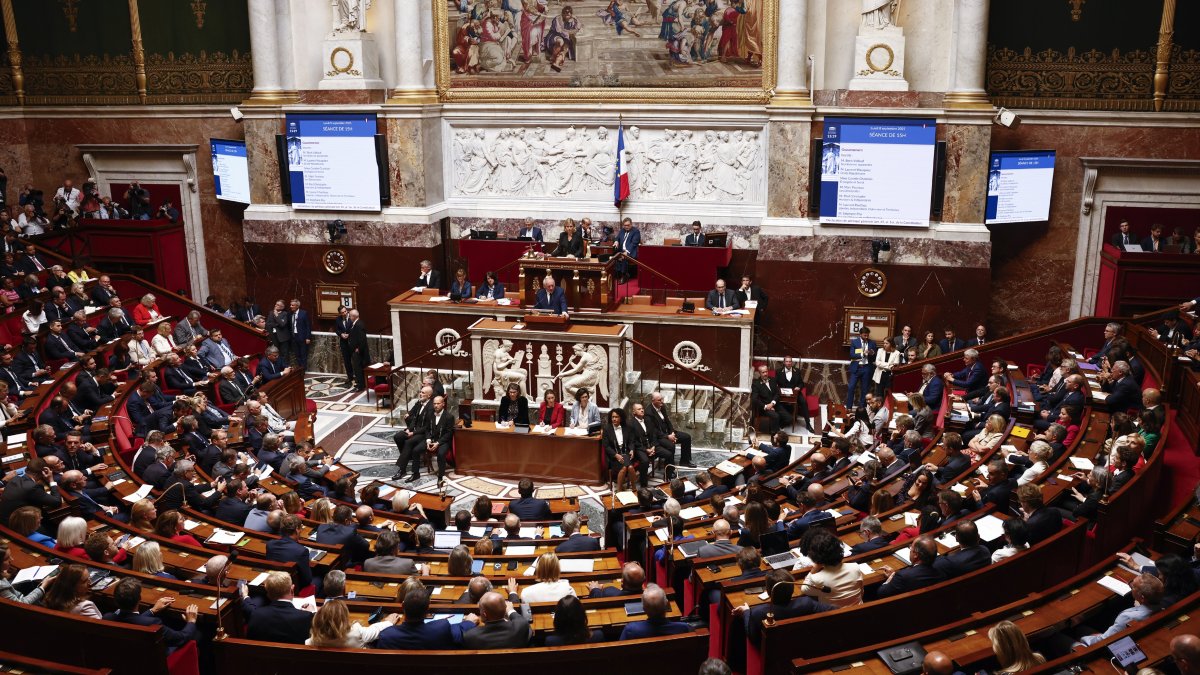 French Prime Minister Francois Bayrou gives his speech before a confidence vote during an extraordinary parliamentary session, Paris, France, Sept. 2025. (EPA Photo)