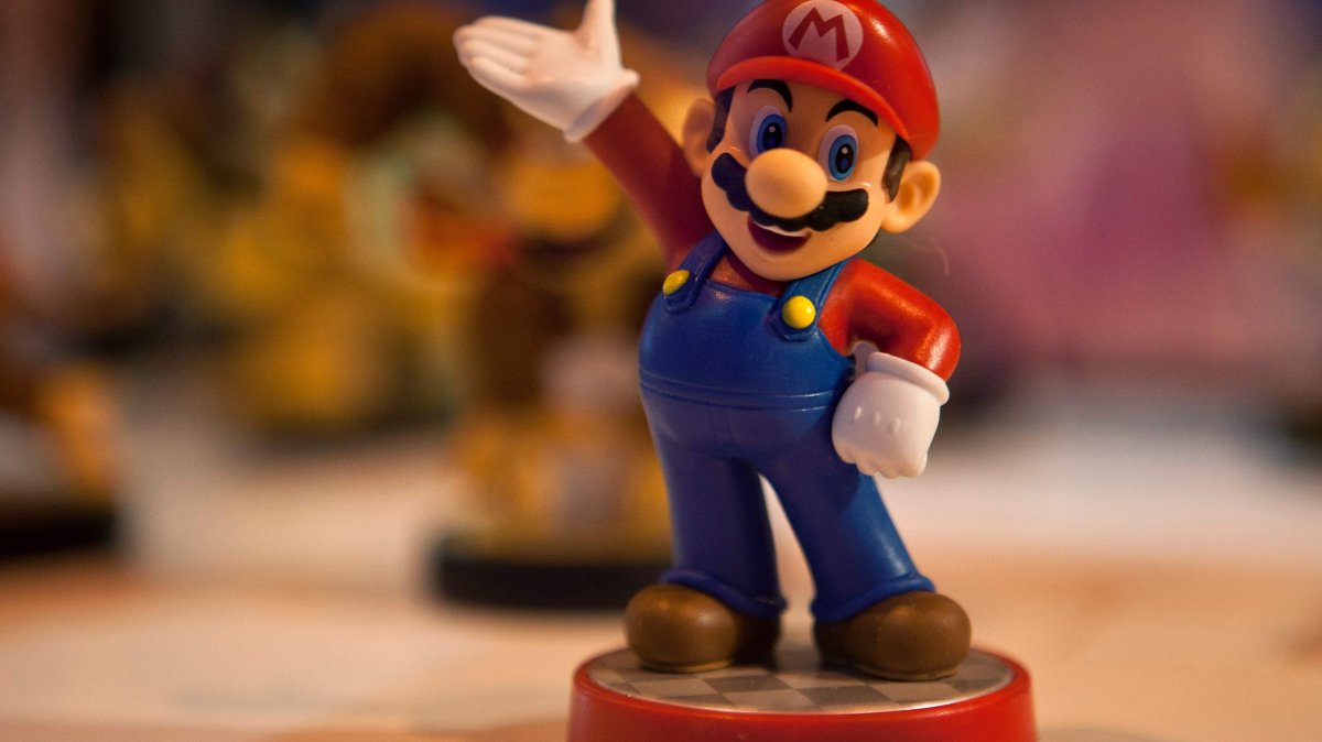 A figurine representing Japanese multinational Nintendo&#039;s famous video game character Mario on display during the Madrid Games Week 2015, Madrid, Spain, Oct. 2, 2015. (AFP File Photo)