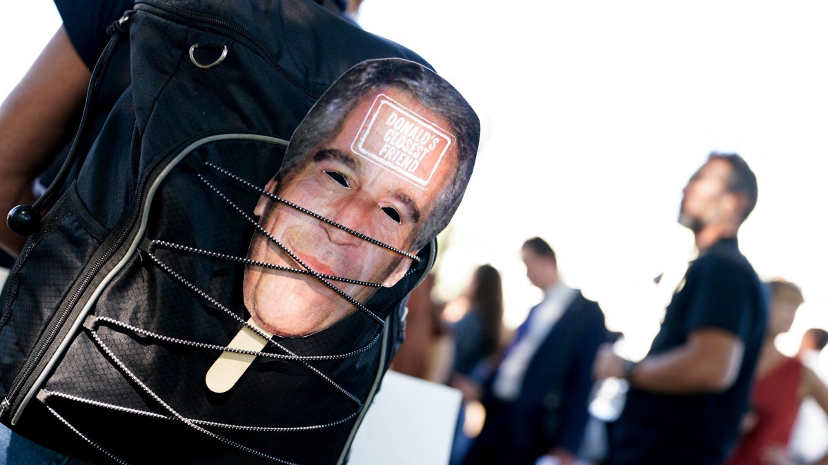 A person has a cutout mask of late financier Jeffrey Epstein attached to their backpack during a press conference to discuss the Epstein Files Transparency bill, in Washington, D.C., U.S., Sept. 3, 2025. (Reuters Photo)