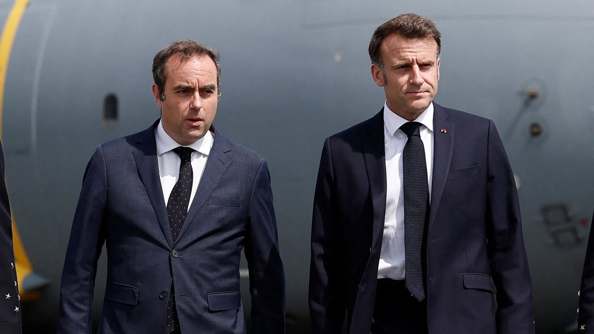 French President Emmanuel Macron (R) walks on the tarmac with France&#039;s Minister of Armed Forces Sebastien Lecornu at the Paris-Le Bourget Airport, in Le Bourget, north of Paris. June 20, 2025. (AFP File Photo)