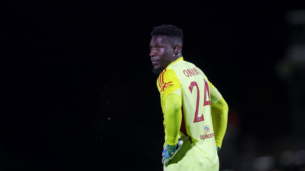 Manchester United&#039;s Andre Onana during the Carabao Cup second round match against Manchester United at Blundell Park, Grimsby, U.K., Aug. 27, 2025. (Reuters Photo)