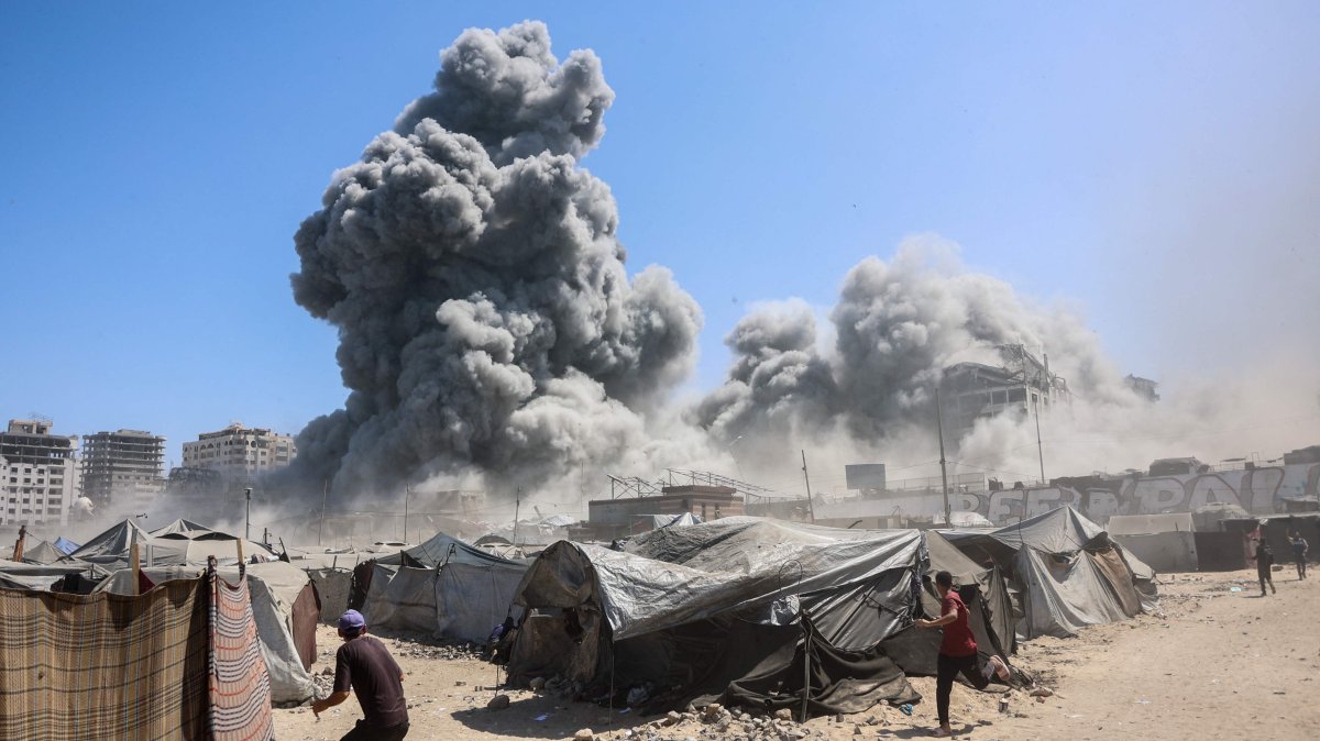 Smoke billows in Gaza City after Israeli strikes on a tower, northern Gaza Strip, Palestine, Sept. 10, 2025. (AFP Photo)