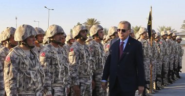 President Recep Tayyip Erdoğan visits Turkish soldiers during his visit to the Qatari-Turkish Armed Forces Land Command Base, Doha, Qatar, Nov. 15, 2017. (AP Photo)