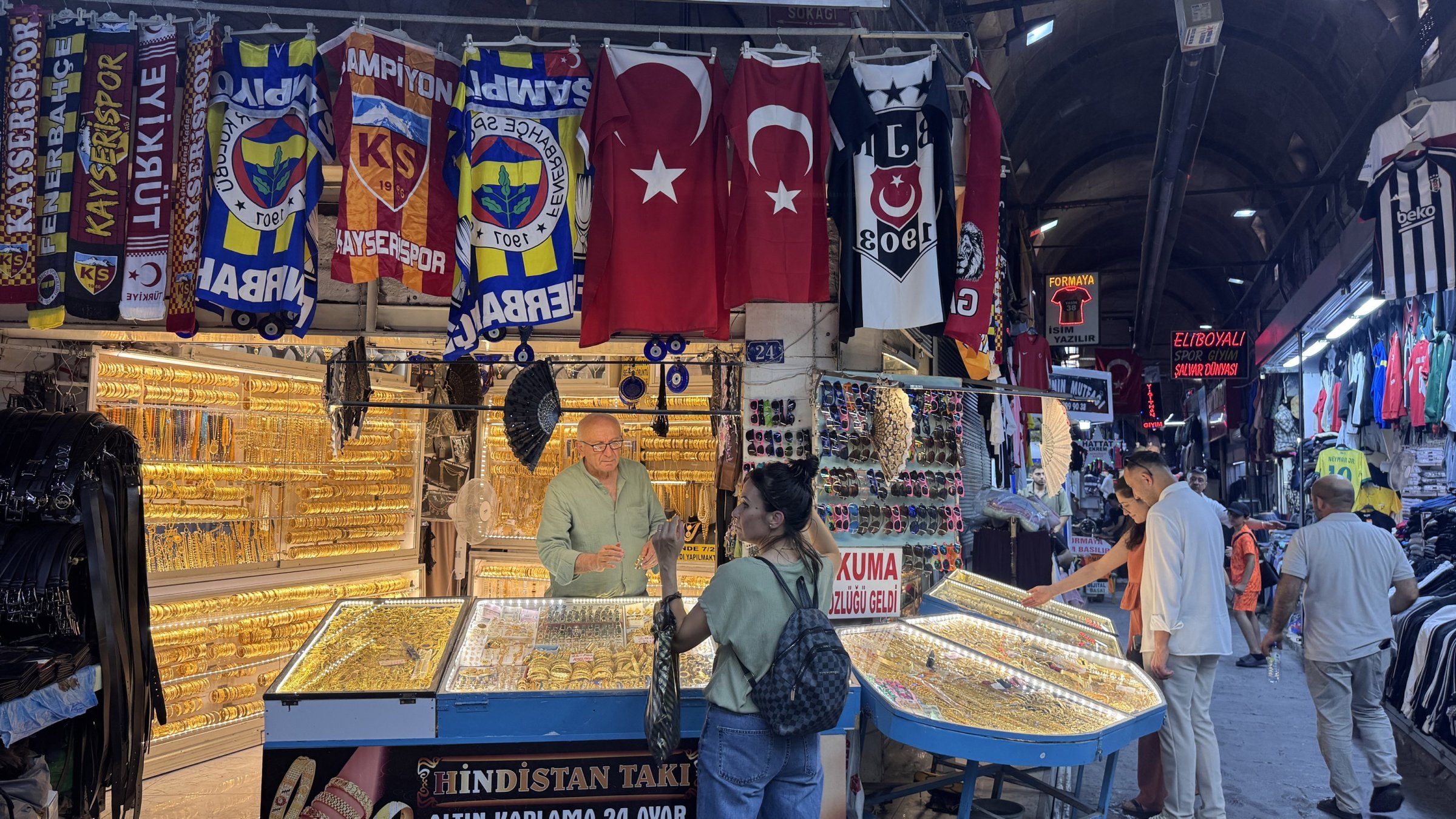 People are shopping at a bazaar in central Kayseri province, Türkiye, Aug. 14, 2025. (AA Photo)