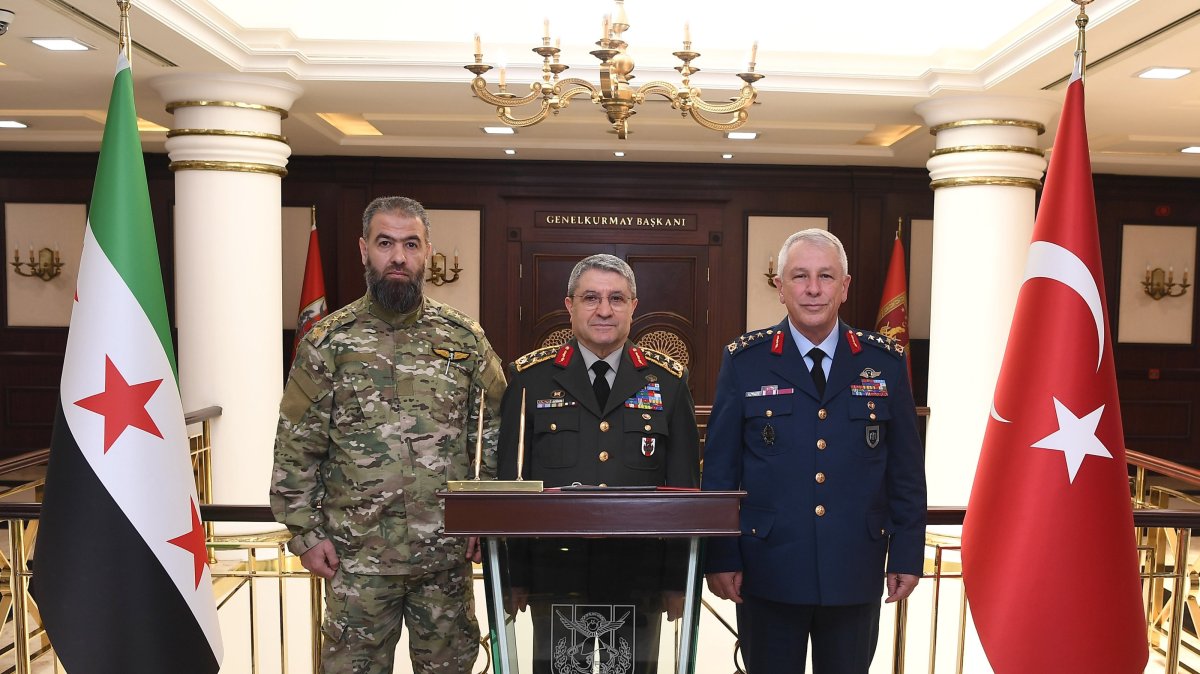 Chief of General Staff Gen. Selçuk Bayraktaroğlu (C) meets with Syrian Arab Republic Air Force and Air Defense Commander Brig. Gen. Aassem Rashed Hawary (L), in Ankara, Türkiye, Sept. 8, 2025. (AA Photo)
