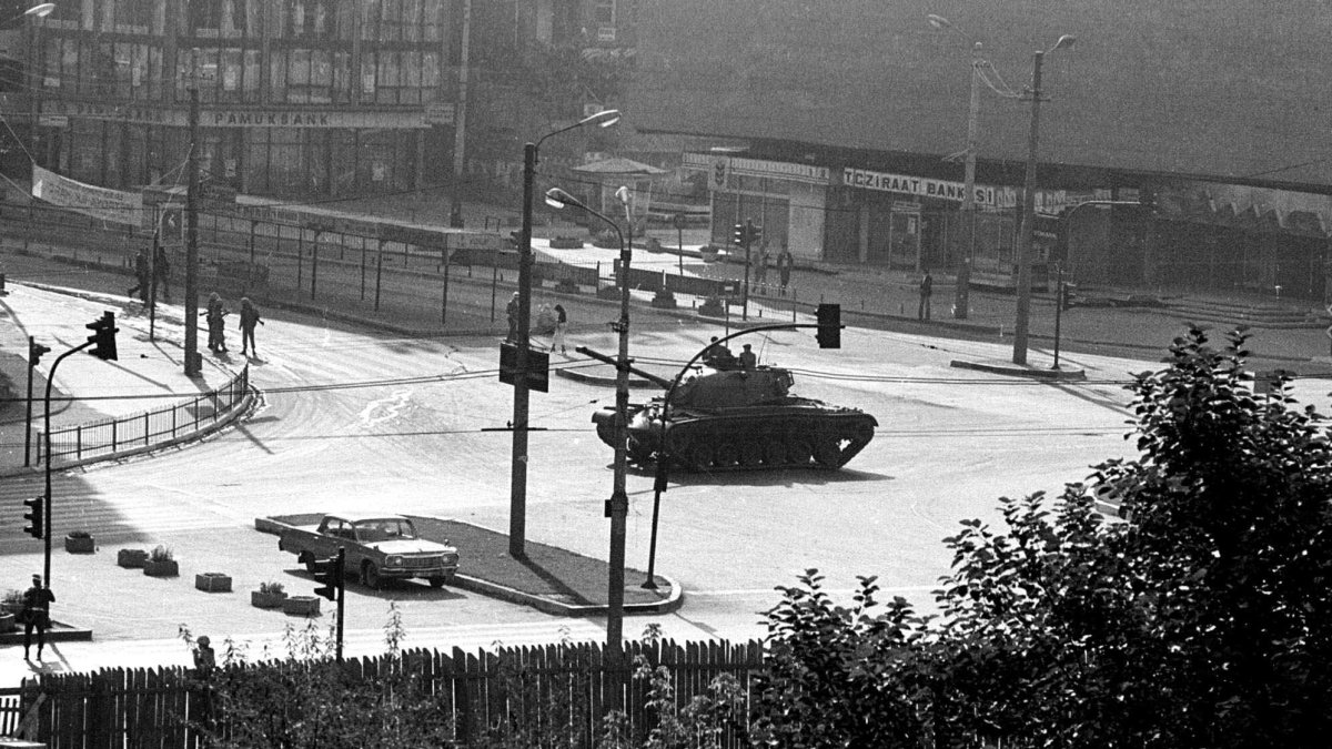 A military tank is stationed at the center of Kızılay Square in Ankara, Türkiye, Sept. 12, 1980. (AP Photo)