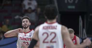 Türkiye&#039;s Alperen Şengün (L) in action during the FIBA EuroBasket 2025 quarterfinals match against Poland at the Riga Arena, Riga, Latvia, Sept. 9, 2025. (AA Photo)