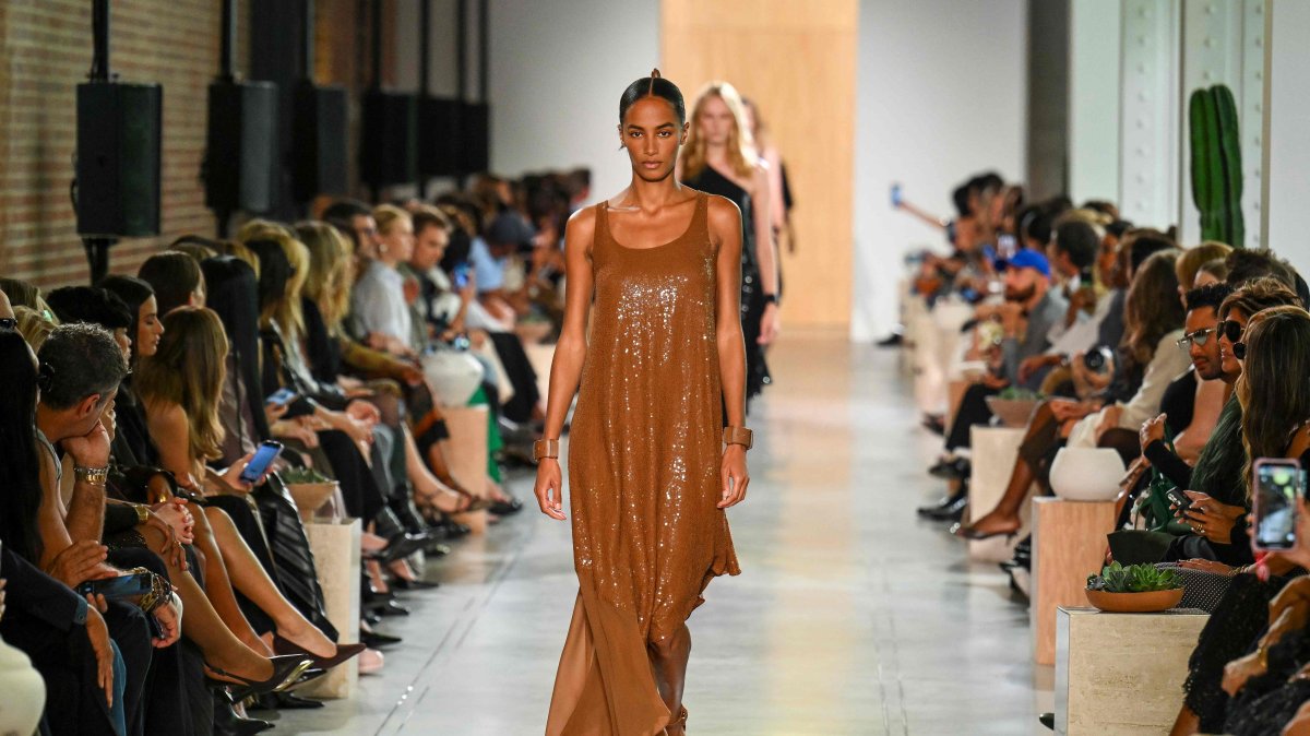 Models walk the runway during the Michael Kors Spring/Summer 2026 collection show, New York City, U.S., Sept. 11, 2025. (AFP Photo)