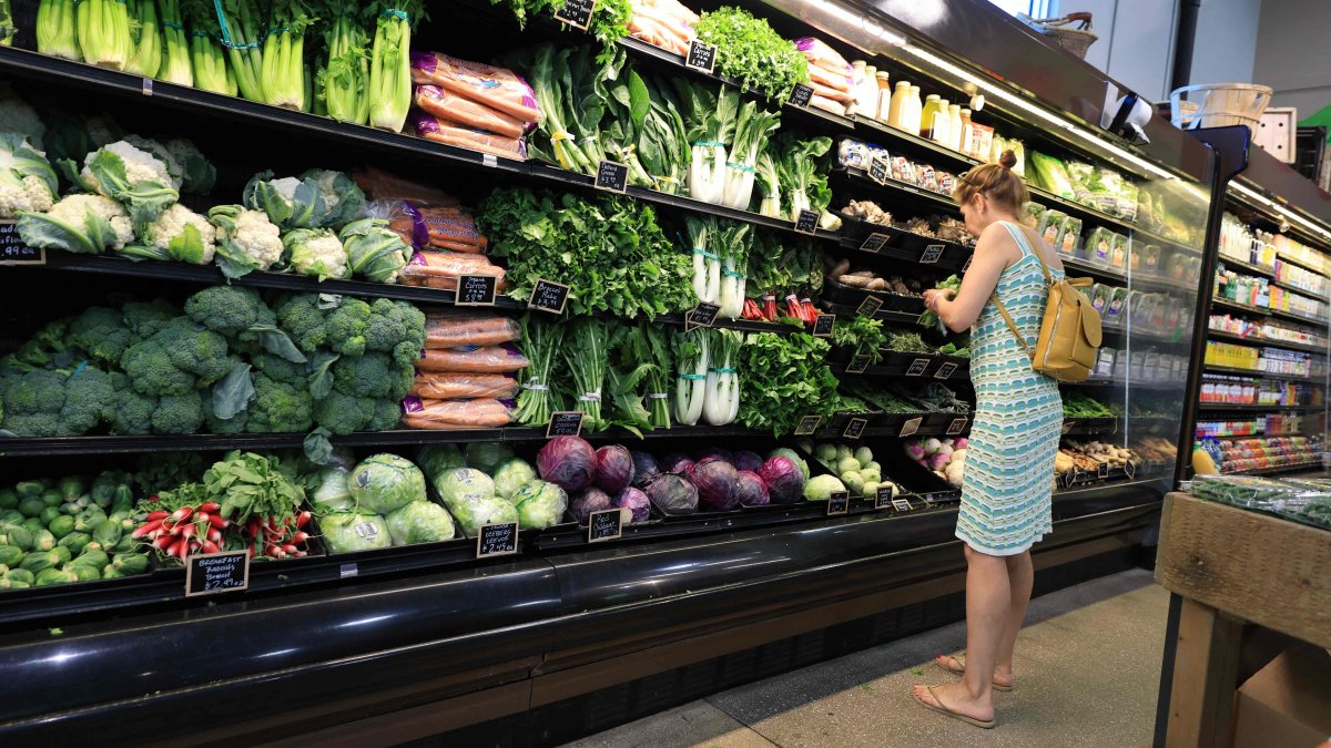A customer looks at vegetables on display in a grocery store, Delray Beach, Florida, U.S., Aug. 15, 2025. (AFP Photo)