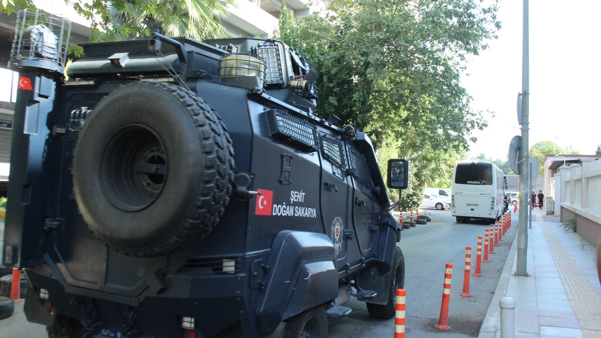 Security forces are seen arresting suspects of the Izmir police station shooting, Türkiye, Sept. 12, 2025 (IHA Photo)