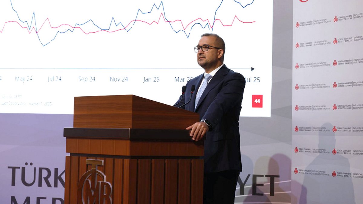 Central Bank of the Republic of Türkiye (CBRT) Governor Fatih Karahan presents the bank&#039;s third inflation report of the year, Istanbul, Türkiye, Aug. 14, 2025. (AA Photo)