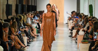 Models walk the runway during the Michael Kors Spring/Summer 2026 collection show, New York City, U.S., Sept. 11, 2025. (AFP Photo)