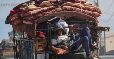 Displaced Palestinians, fleeing northern Gaza due to an Israeli military operation, move southward after Israeli forces ordered residents of Gaza City to evacuate to the south, Gaza Strip, Palestine, Sept. 12, 2025. (Reuters Photo)