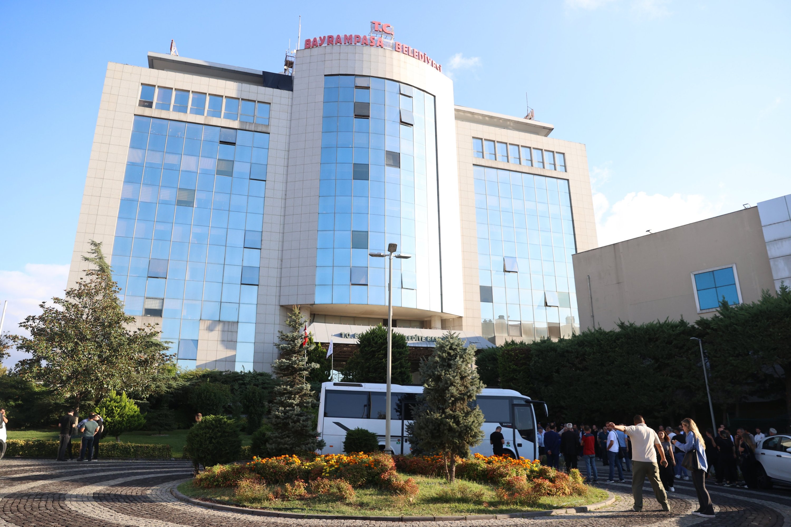 Istanbul district mayor, 43 others detained in corruption probe