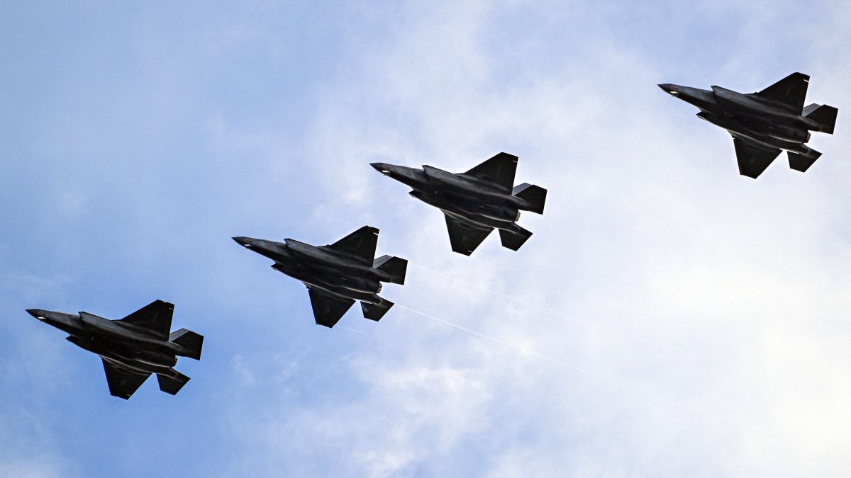 F-35s fly into Puerto Rico amid simmering US-Venezuela tension