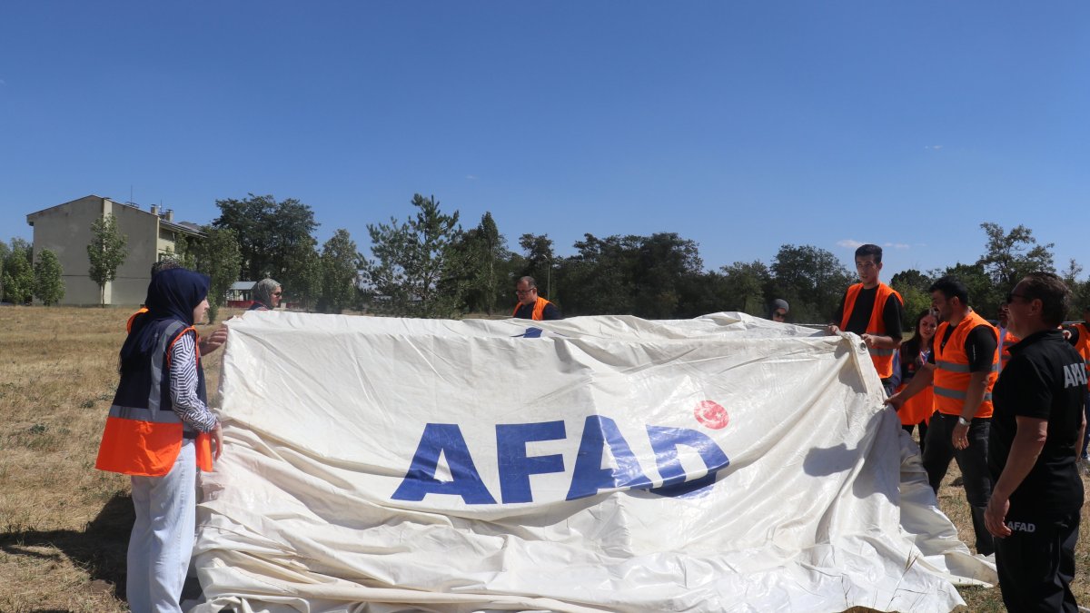 Volunteers compete in disaster response drills, including stretcher carrying, tent setup and water transport, in Ağrı, Türkiye, Sept. 7, 2025. (AA Photo)