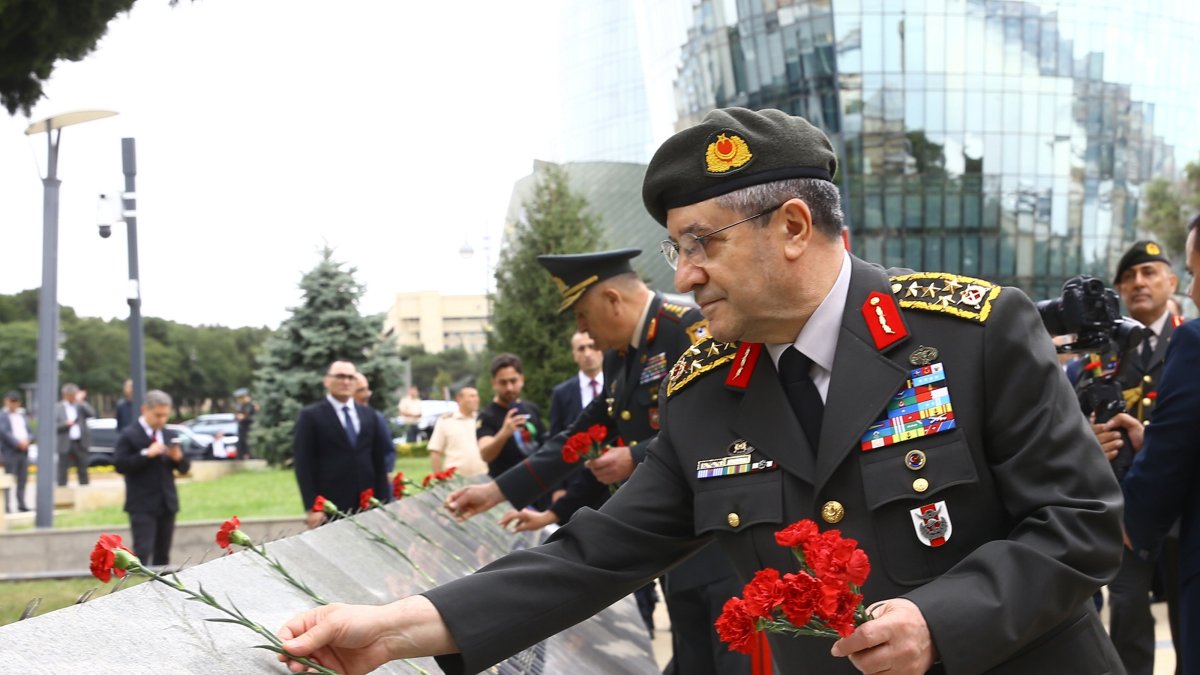 Chief of General Staff Gen. Selçuk Bayraktaroğlu lays carnations at the graves of fallen soldiers during a ceremony at the Turkish Martyrs’ Cemetery, Baku, Azerbaijan, Sept. 15, 2025. (AA Photo)