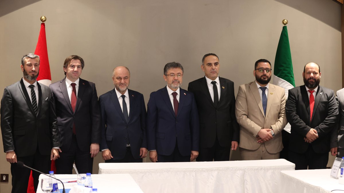 Turkish Agriculture and Forestry Minister Ibrahim Yumaklı (4th-L) and Syrian Agriculture Minister Amjad Badr (3rd-R) meet in Damascus, Syria, Sept. 14, 2025. (AA Photo)