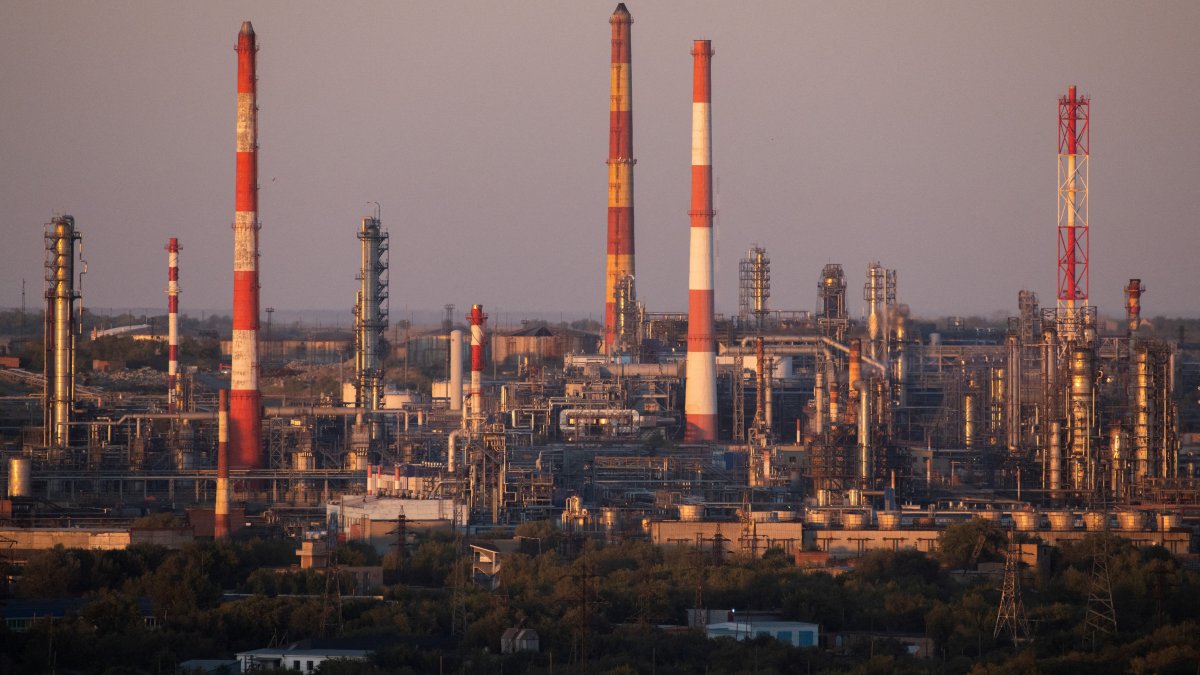 US, Europe keep billions in trade ties with Russia despite sanctions